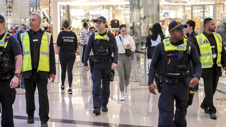 hire shopping centre Security guard in Melbourne